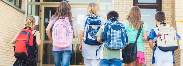 Un sac à dos bien ajusté pour un dos en santé